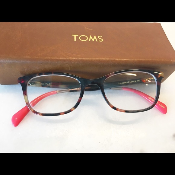 Toms glasses! - Picture 2 of 4